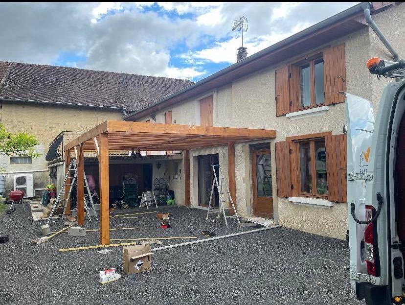 Construction en bois sur-mesure d'un abri voiture en bois à Draguignan