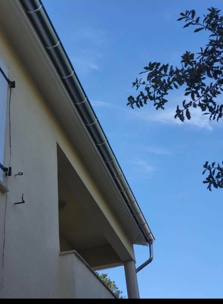 Pose de gouttière en zinc