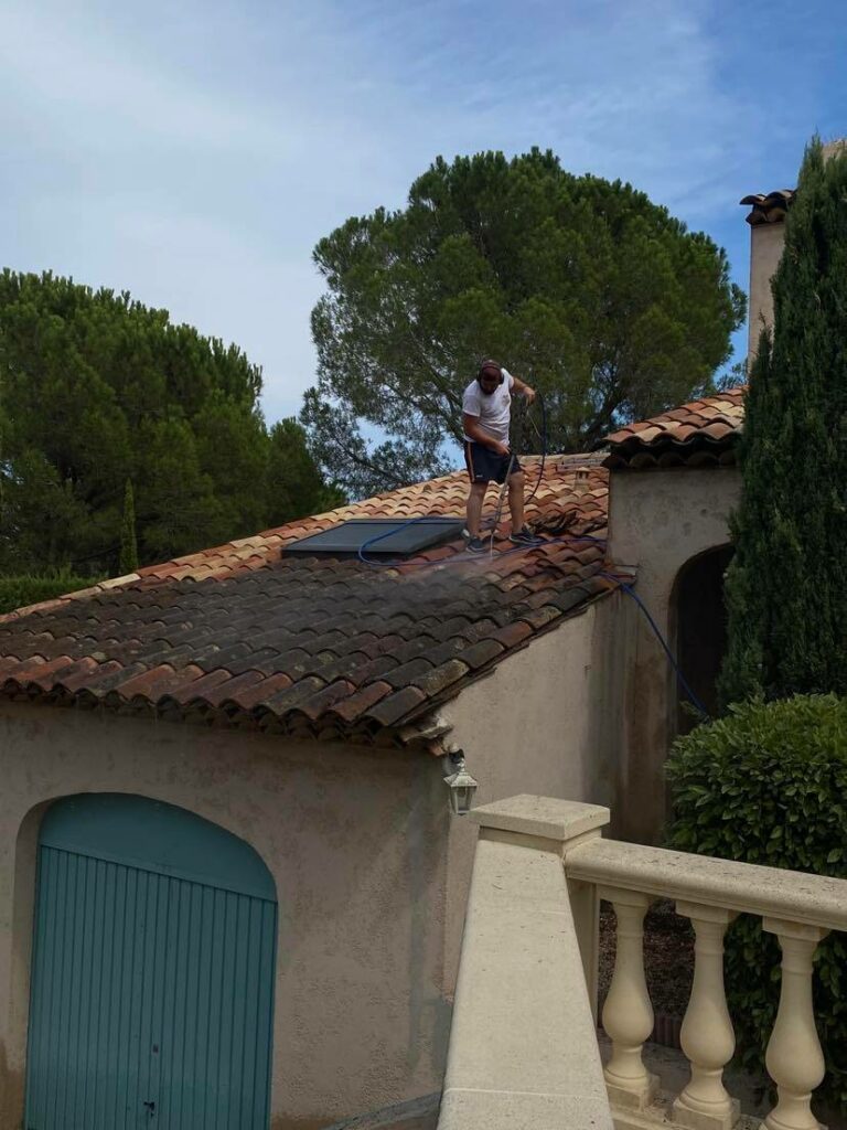 nettoyage haute pression et rénovation du faitage roquebrune sur argens