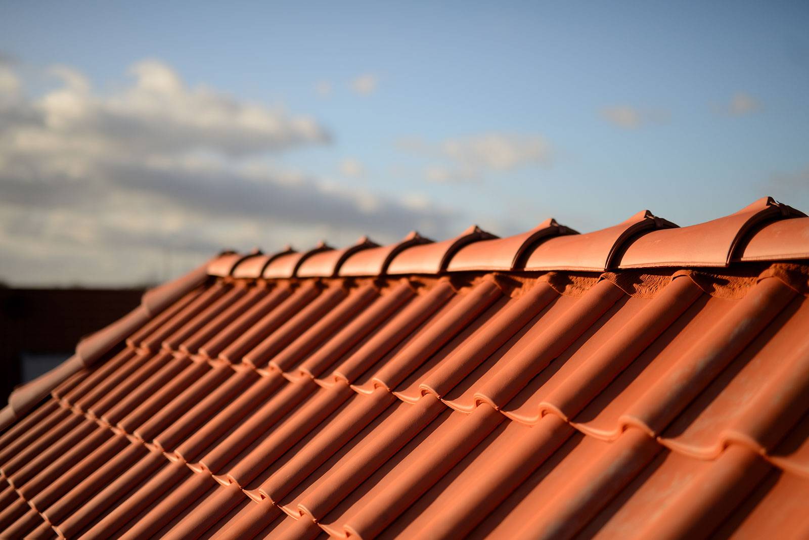 Devis pour le remplacement d’un faitage maçonné par un faitage ventilé avec un artisan couvreur qui se déplace à Tourrettes dans le canton de Fayence